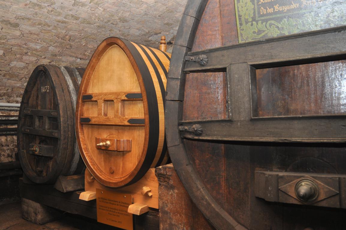 älteste Wein der Welt im Fass